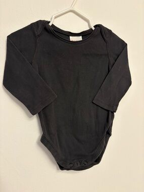 Hanna Andersson Charcoal Long-Sleeve Baby Bodysuit